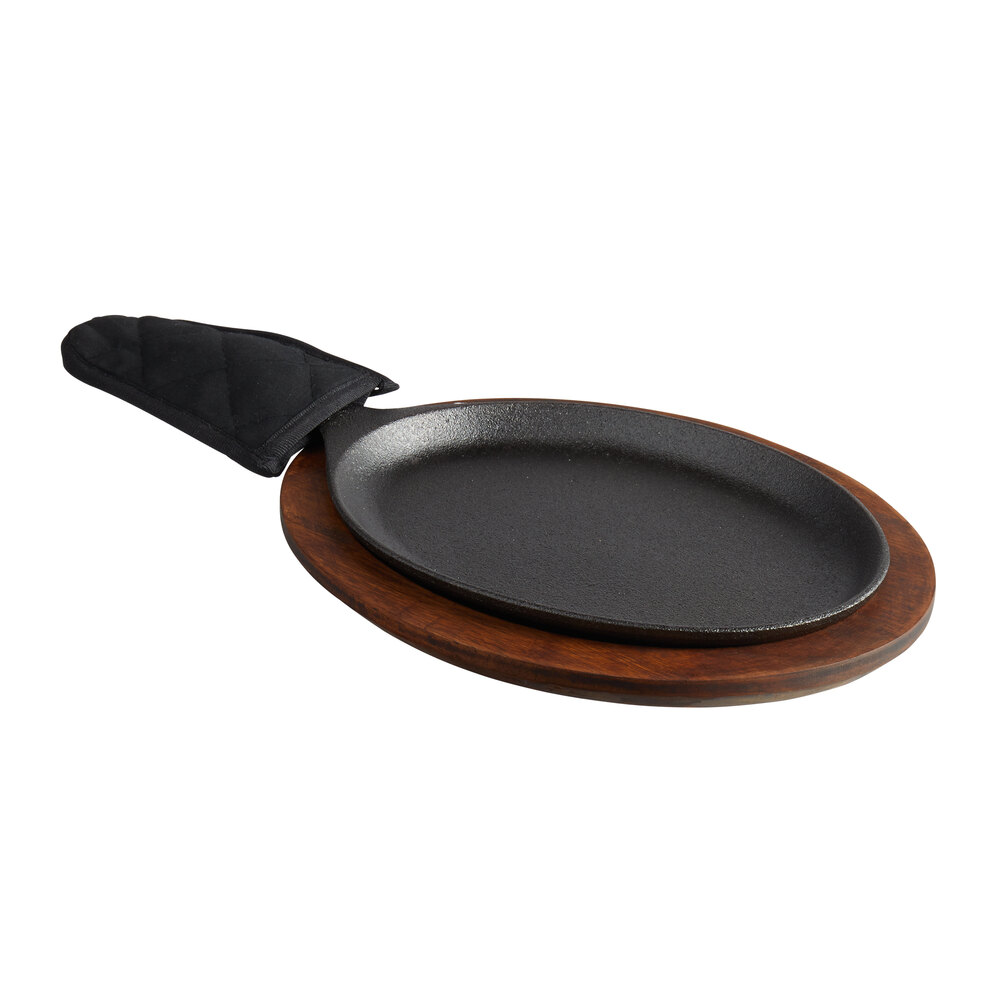 Valor 9 1/4" x 7" Oval Pre-Seasoned Cast Iron Fajita Skillet with Chestnut Finish Rubberwood Underliner and Black Cotton Handle Cover