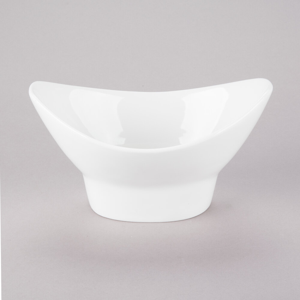 10 Strawberry Street WTR-9FTDOVLBWL Whittier 24 oz. White Oval Porcelain Bowl - 18/Case
